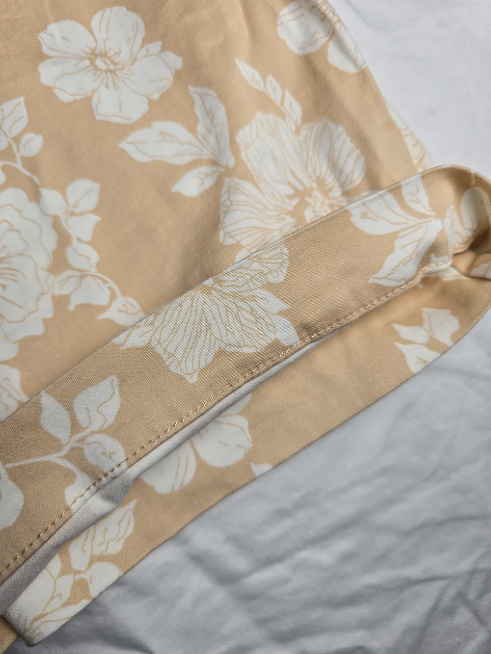 JACHS Girlfriend Floral Peach Women's Chino Shorts